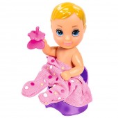 Papusa Simba Evi Love Babysitter 12 cm cu figurina si accesorii